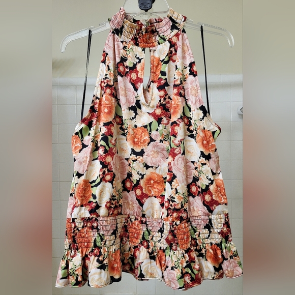 Smocked sleeveless summer floral top with keyhole neckline front & back. Size XL - Picture 2 of 14